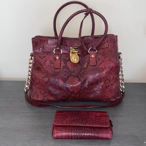 Michael Kors purse wo matching wallet